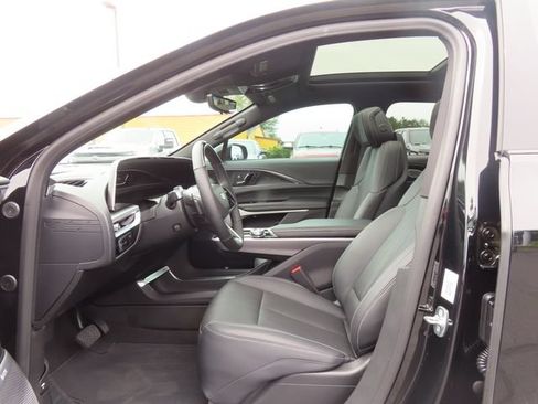 Used 2024 Cadillac Lyriq Sport RWD image 15