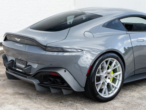 Used 2020 Aston Martin V8 Vantage Coupe RWD image 27