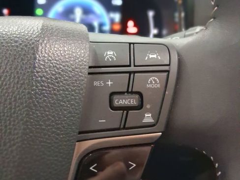 Used 2025 Toyota Camry SE w/ Convenience Package image 11