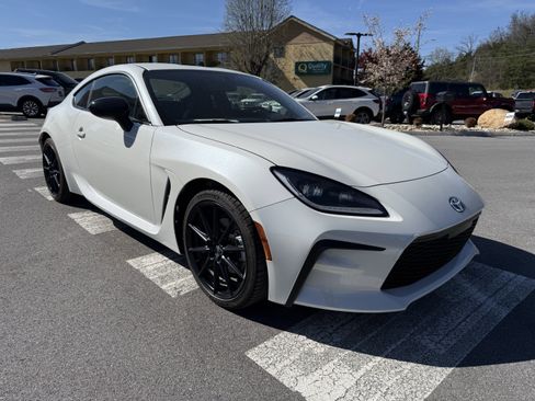 Used 2025 Toyota GR86 Premium w/ ALL Weather Mat Package (TMS) image 3