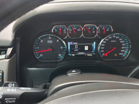 Used 2018 Chevrolet Suburban LT RWD image 21