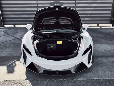 Used 2023 McLaren Artura RWD image 24