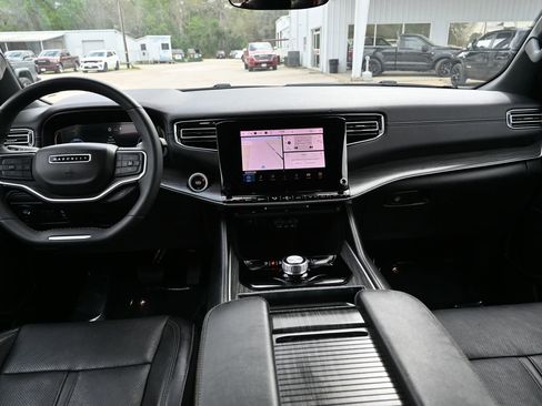 Used 2024 Jeep Wagoneer Series II w/ Flexible Seating Group RWD image 21