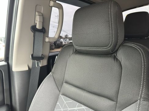 Used 2025 Nissan Frontier SV image 22