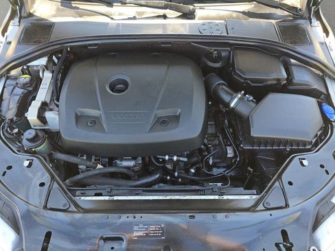 Used 2016 Volvo XC70 T5 Premier w/ Proximity Package image 34