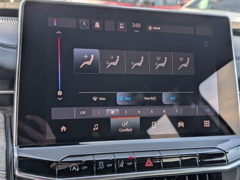 Used 2024 Jeep Compass Latitude image 13