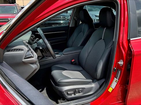 Used 2024 Toyota Camry SE image 33