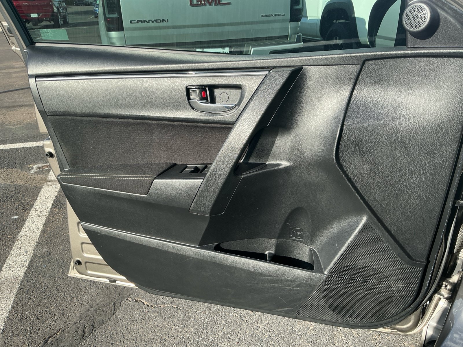 Used 2019 Toyota Corolla LE w/ Carpet Mat Package (TMS) FWD image 13