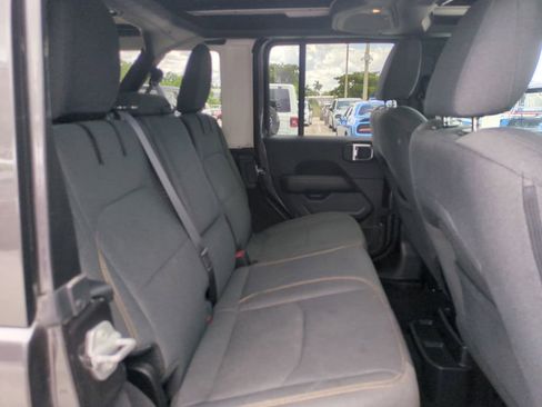 Used 2025 Jeep Wrangler Unlimited Sahara w/ Safety Group AWD/4WD image 15