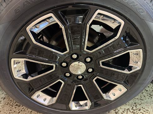 Used 2013 Cadillac Escalade ESV Luxury image 36