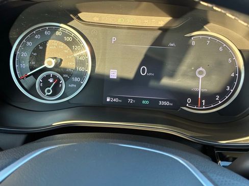 Used 2025 Genesis G70 2.5T image 19