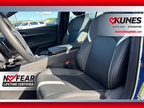 Used 2025 Toyota Camry SE FWD image 12