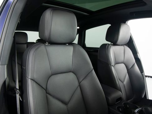 Certified 2026 Porsche Macan AWD/4WD image 38