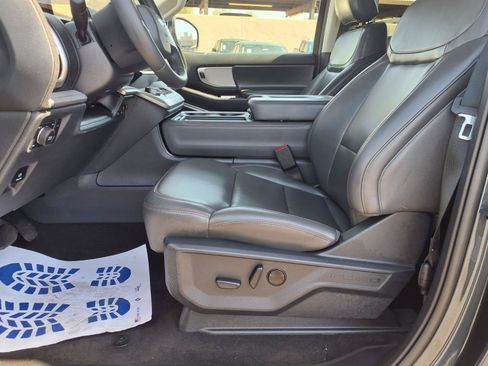 Certified 2025 Ford Expedition Active AWD/4WD image 24
