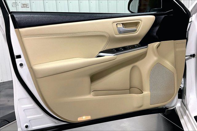 Used 2017 Toyota Camry XLE w/ Moonroof Package FWD image 23