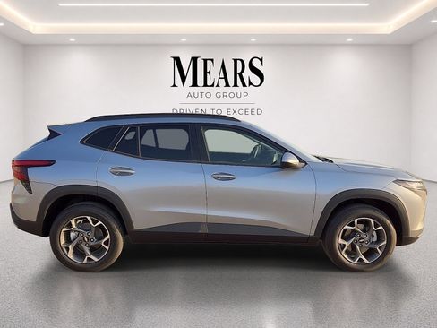 Used 2026 Chevrolet Trax LT FWD image 6