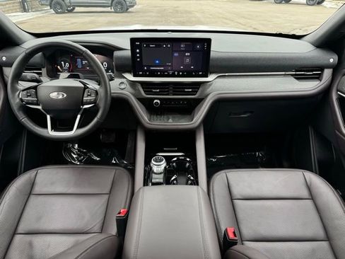 Certified 2025 Ford Explorer Platinum w/ Ultimate Package image 7