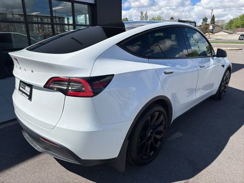 Used 2020 Tesla Model Y Long Range image 10