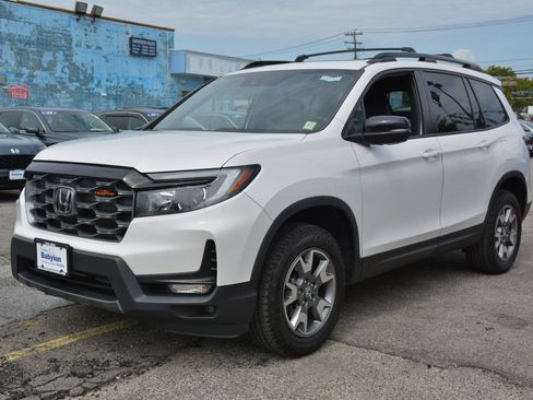 Used 2023 Honda Pilot TrailSport image 1