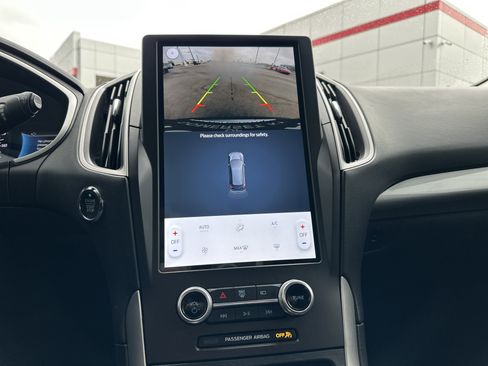 Used 2021 Ford Edge SE image 33