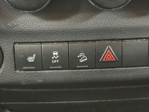 Used 2012 Jeep Wrangler Unlimited Sahara image 34