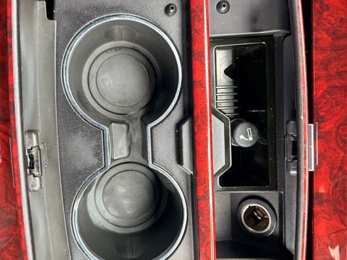 Used 2011 Cadillac Escalade Premium image 14