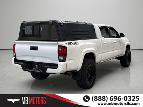 Used 2018 Toyota Tacoma SR5 AWD/4WD image 4