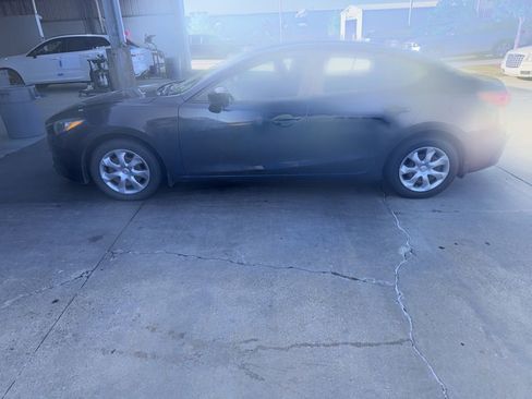 Used 2016 MAZDA MAZDA3 i Sport image 12