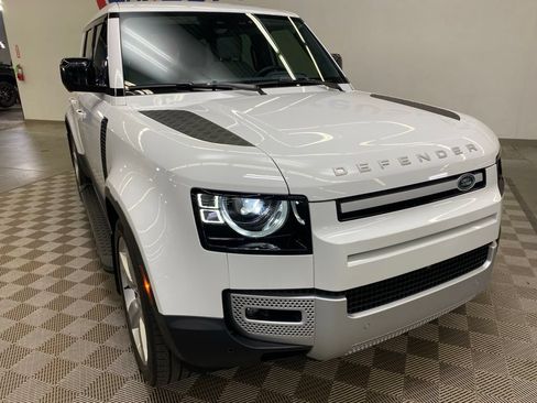 Used 2024 Land Rover Defender 110 SE AWD/4WD image 2