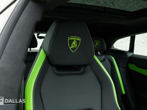 Used 2025 Lamborghini Urus Performante AWD/4WD image 41