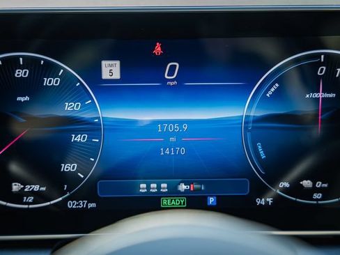 Used 2025 Mercedes-Benz GLC 350e 4MATIC image 34