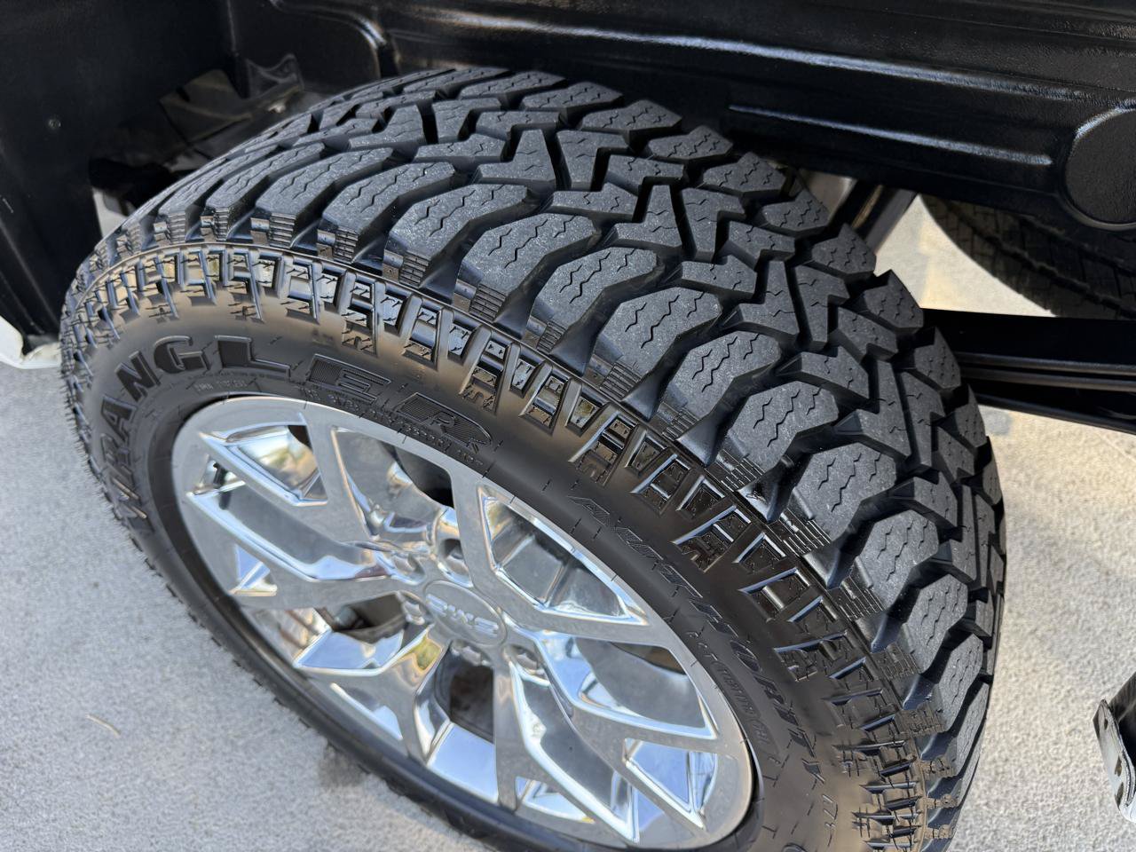 Used 2010 GMC Sierra 1500 SLE w/ Texas Edition RWD image 34