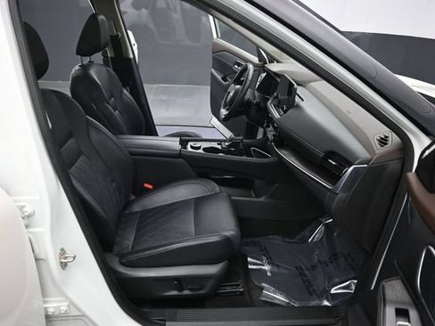 Used 2023 Nissan Rogue Platinum w/ Platinum Premium Package AWD/4WD image 32