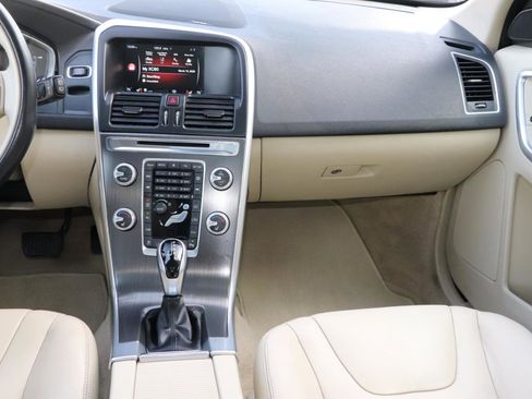 Used 2016 Volvo XC60 T6 Platinum image 33