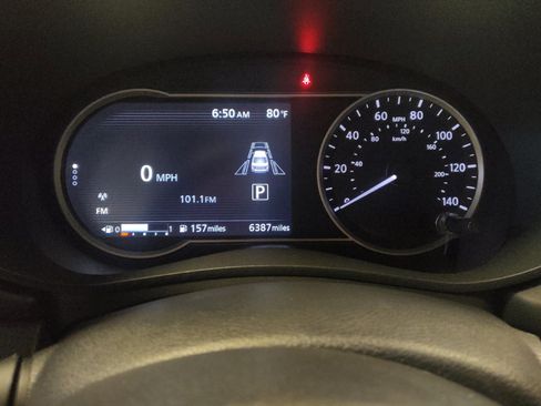 Used 2025 Nissan Versa SR w/ Trunk Package FWD image 23