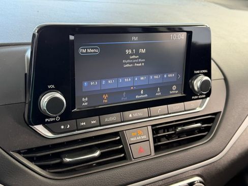 Used 2024 Nissan Altima 2.5 S FWD image 19