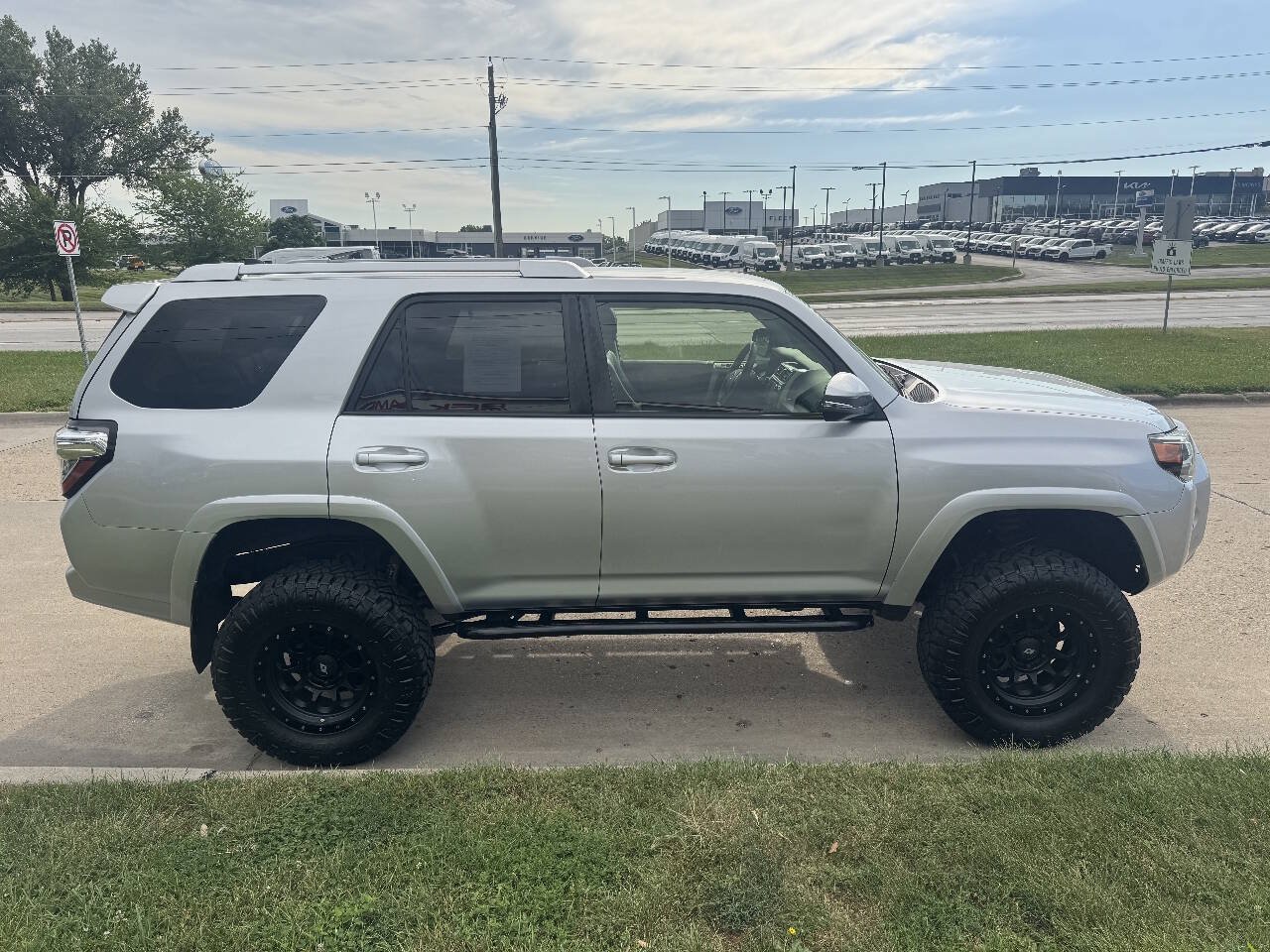 Used 2017 Toyota 4Runner SR5 Premium AWD/4WD image 6