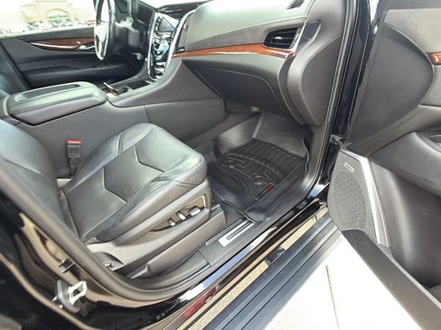 Used 2019 Cadillac Escalade ESV Premium Luxury AWD/4WD image 76