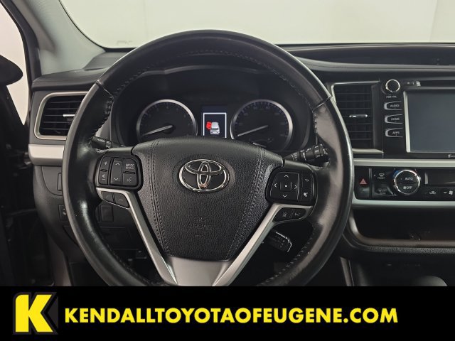 Used 2019 Toyota Highlander XLE AWD/4WD image 13