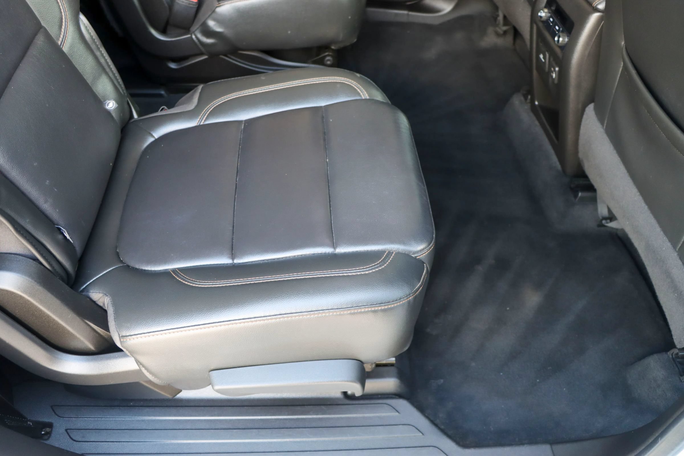 Used 2020 Chevrolet Traverse RS w/ LPO, Floor Liner Package FWD image 23