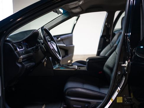 Used 2014 Toyota Camry SE image 29