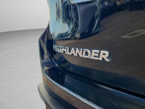 Used 2017 Toyota Highlander Limited w/ Carpet Mat Package image 7