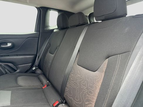 Used 2023 Jeep Renegade Latitude AWD/4WD image 17