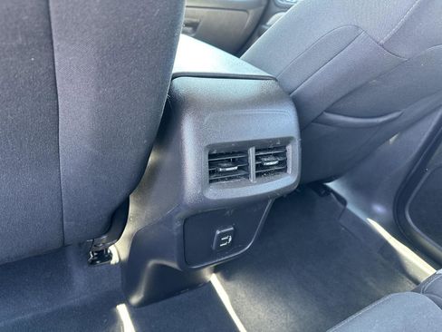 Used 2022 Chevrolet Equinox LS image 15