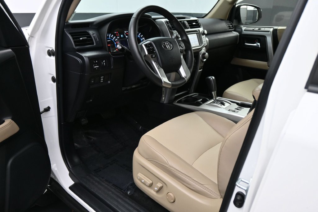 Used 2016 Toyota 4Runner SR5 Premium RWD image 2