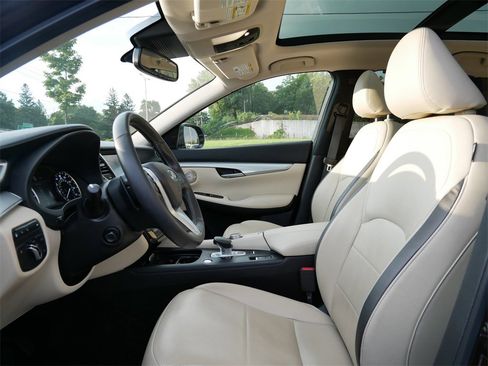 Used 2021 INFINITI QX50 Sensory image 8