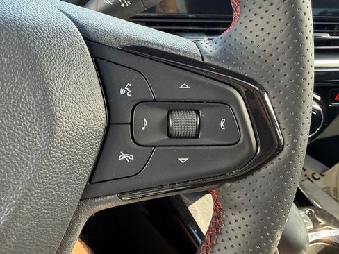Used 2024 Chevrolet Trax RS w/ Sunroof Package FWD image 19