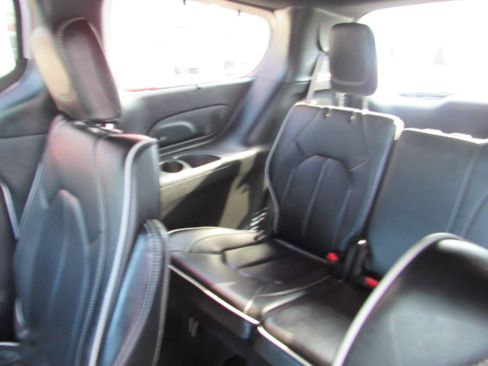 Used 2025 Chrysler Pacifica Limited FWD image 22