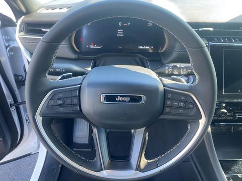 New 2025 Jeep Grand Cherokee Altitude image 13