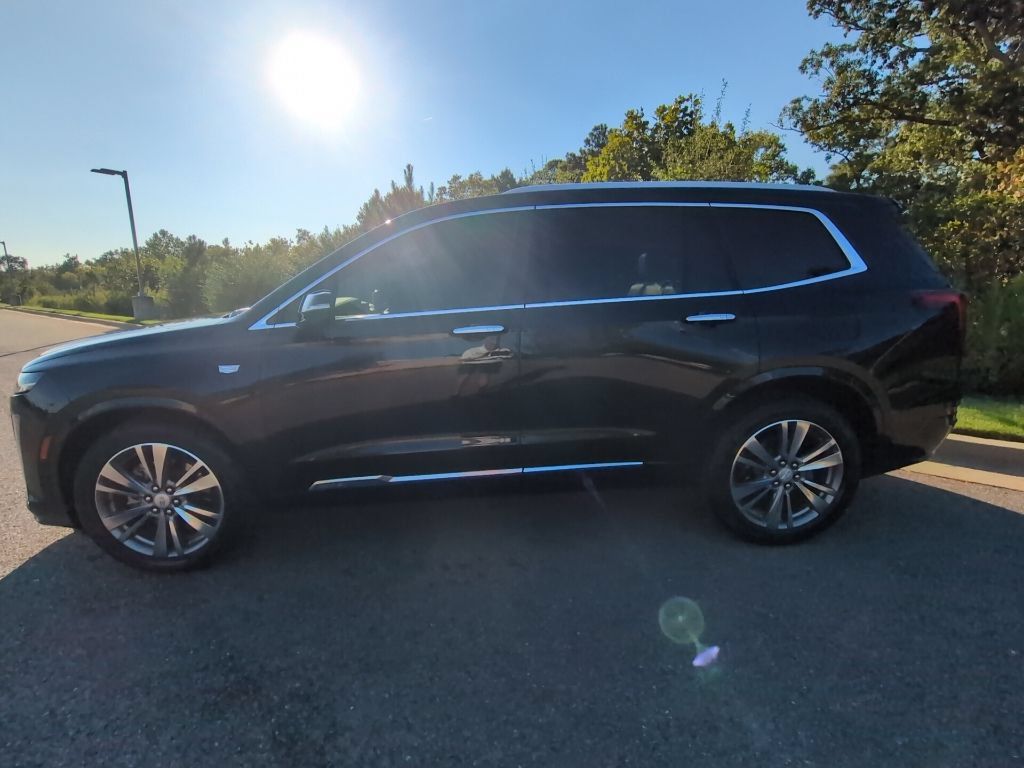 Used 2022 Cadillac XT6 Premium Luxury FWD image 4